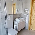 Вилла Czorny Dab - Na Kaszubach, Bilard, Jacuzzi, Sauna Garcz