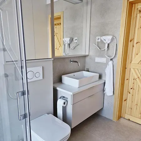 Villa Czorny Dab - Na Kaszubach, Bilard, Jacuzzi, Sauna Garcz